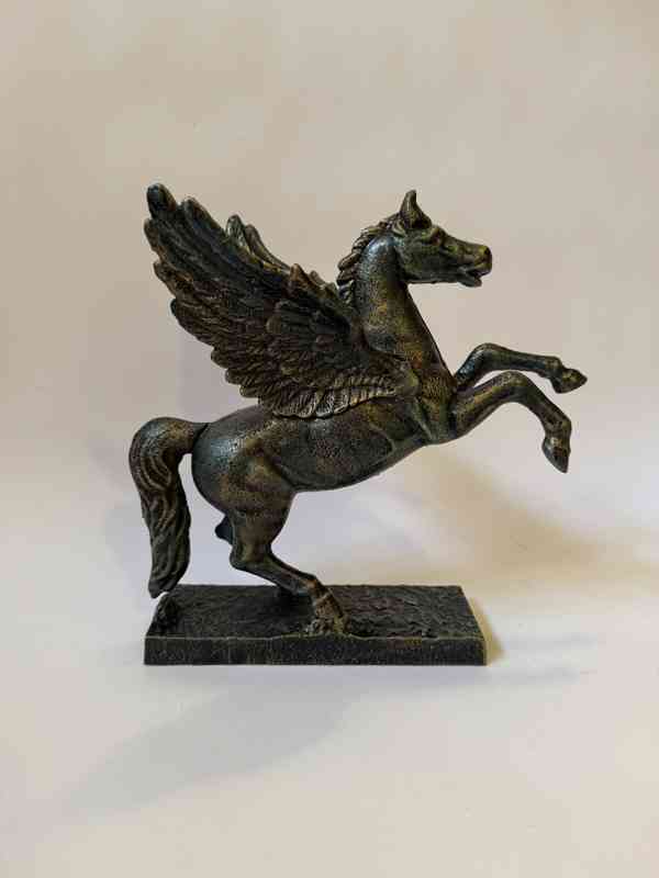 Kůň Pegas - socha litina - foto 3