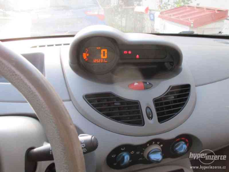 Renault Twingo 1,2i, 3dv., r. v. 2009 - foto 11