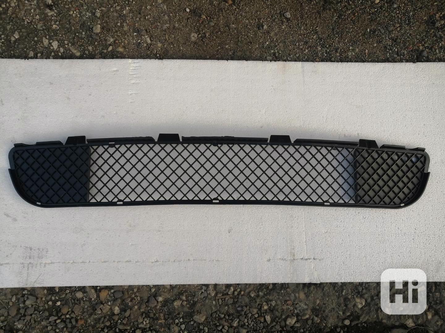 BMW E39 M5 - středová mřížka nárazníku. - foto 1