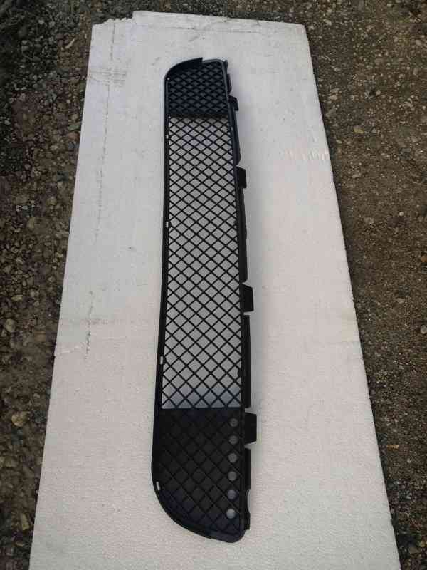 BMW E39 M5 - středová mřížka nárazníku. - foto 2