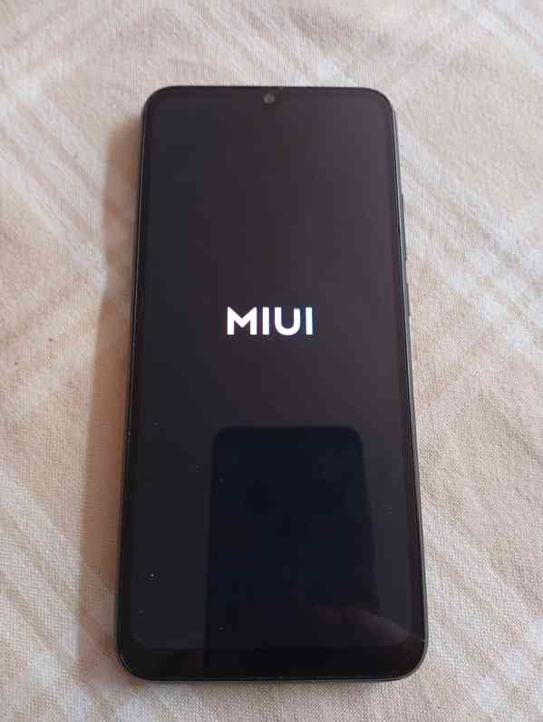Mobilní telefon Xiaomi Redmi 9AT - foto 3
