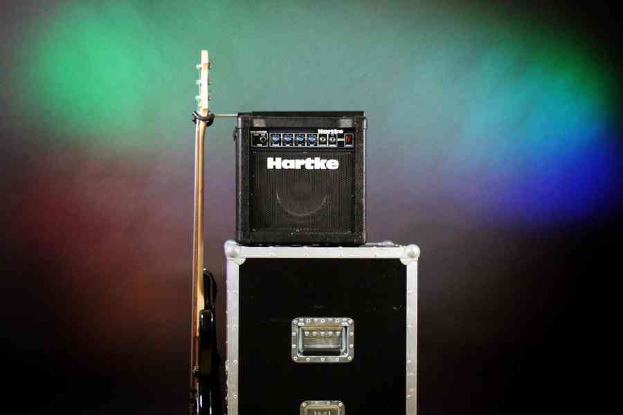   Závěs hudebního nástroje umístitelný na aparaturu - foto 5