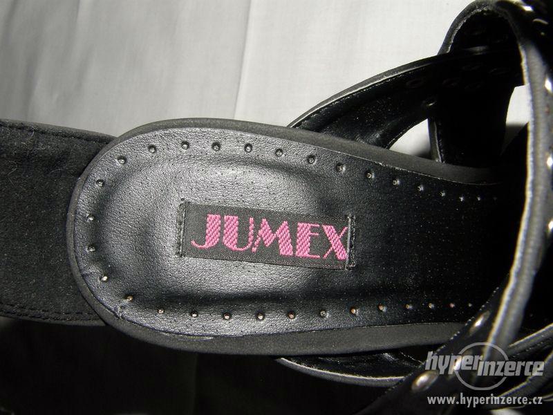 Nádherné luxusní kvalitní sandálky zdobené nýtky Jumex - foto 2