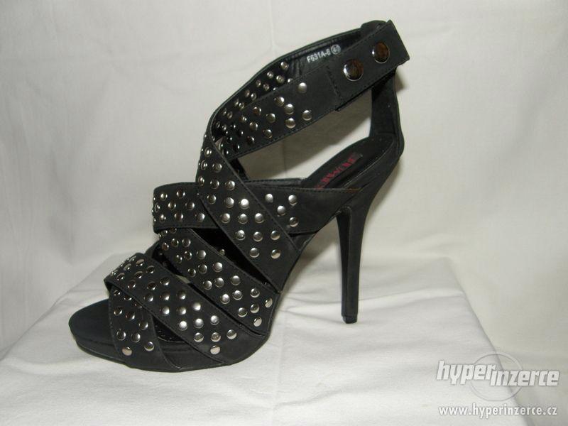 Nádherné luxusní kvalitní sandálky zdobené nýtky Jumex - foto 4