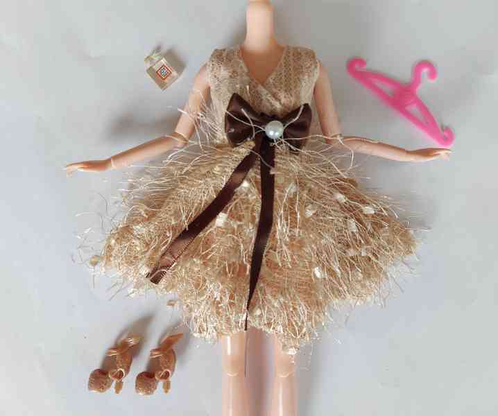 NOVÉ! Set pro panenku Barbie, šaty + boty + parfém + ramínko - foto 4