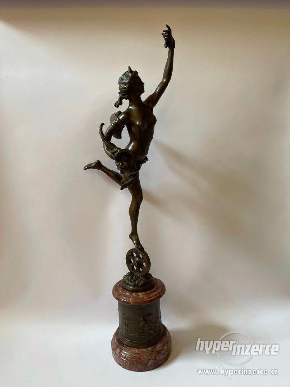 Bohyně hojnosti a štěstí Fortuna - bronzová socha