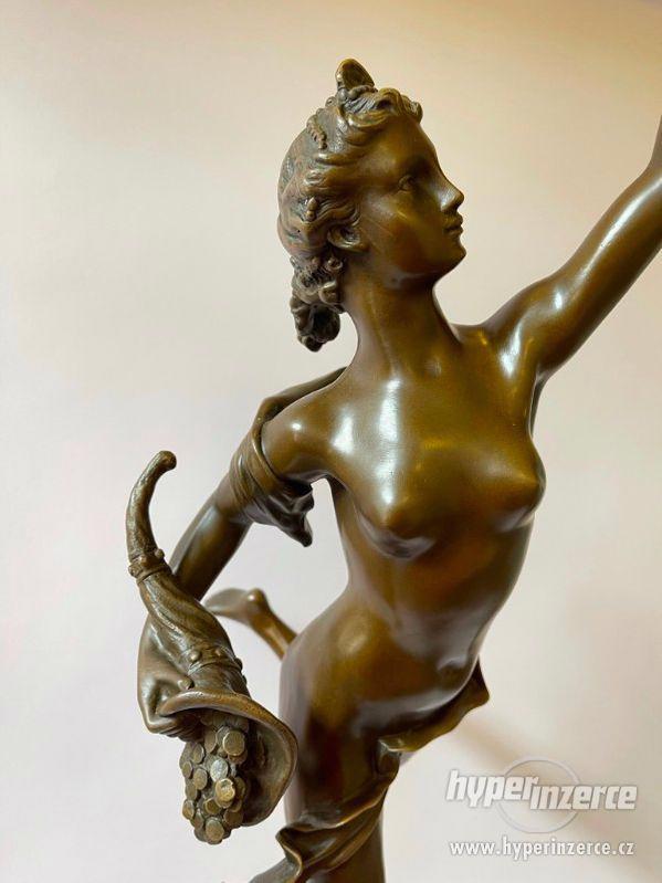 Bohyně hojnosti a štěstí Fortuna - bronzová socha - foto 7