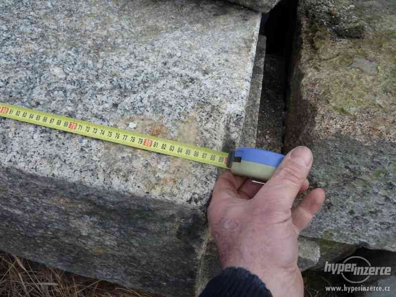 Žulové základové kameny a bloky - foto 1