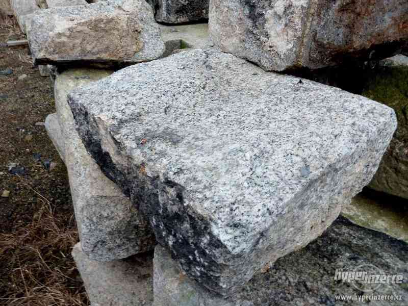 Žulové základové kameny a bloky - foto 3