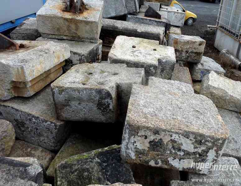 Žulové základové kameny a bloky - foto 4
