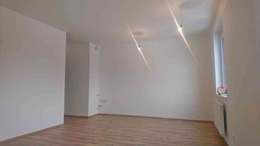 Podnájem 1+kk +park.+sklep, 40m2 (Františkov, ul. Švermova) - foto 2