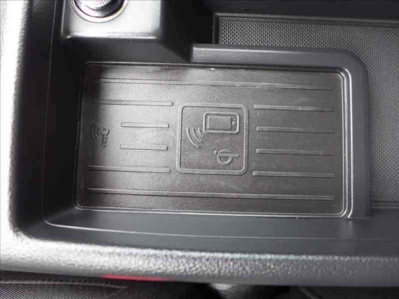 Audi A4 2,0 TDI 140KW, NAVI, VÝHŘEV - foto 15