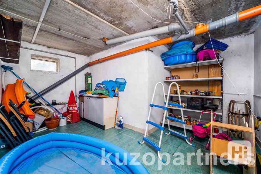 Prodej třípodlažního rodinného domu 278m2, pozemek 798m2, Chrást u Poříčan - foto 34