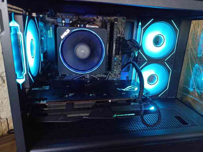 🚀 HERNÍ PC RYZEN 5 5600, 16GB RAM, RX 5700 XT STRIX, SSD 🚀 - foto 2