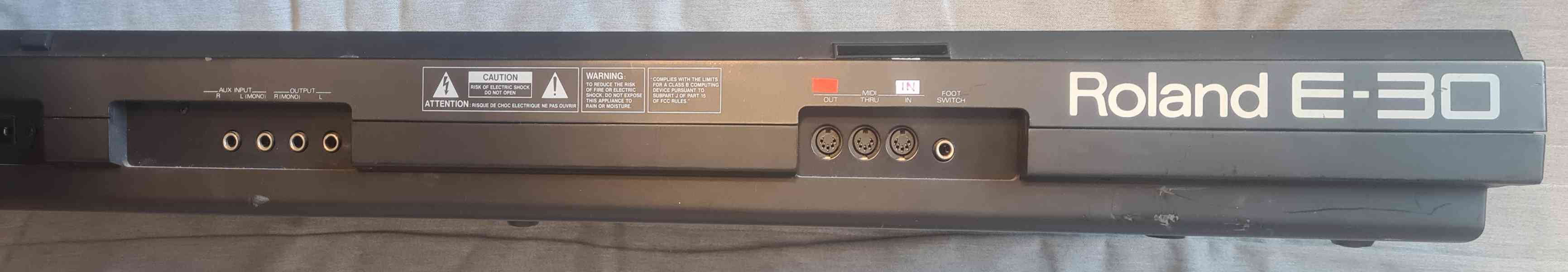 Klávesy - syntezátor Roland E-30 - foto 2