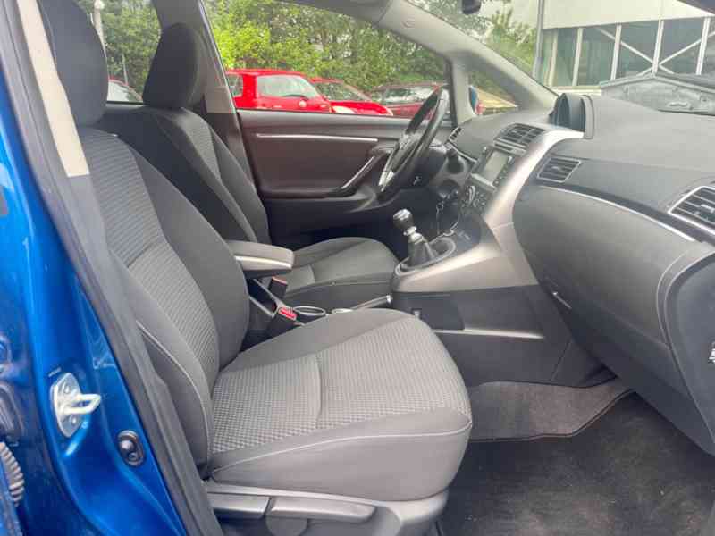 Toyota Verso 1.8i SkyView Edition benzín 108kw - foto 8
