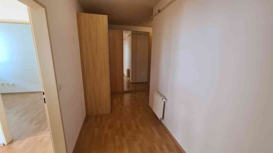 Pronájem bytu 2+kk s dvougaráží v Kolíně - foto 6