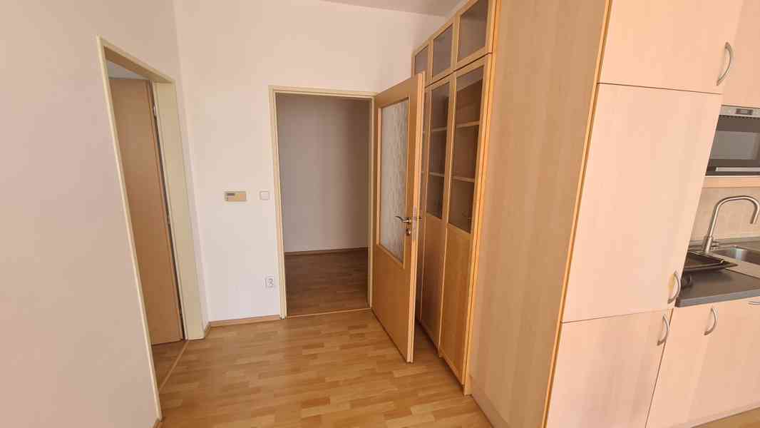 Pronájem bytu 2+kk s dvougaráží v Kolíně - foto 2