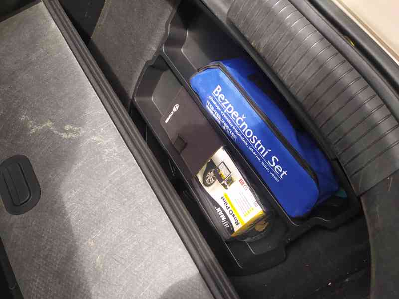 Hyundai ix20, Benzín 1.4, 66 kw - foto 11