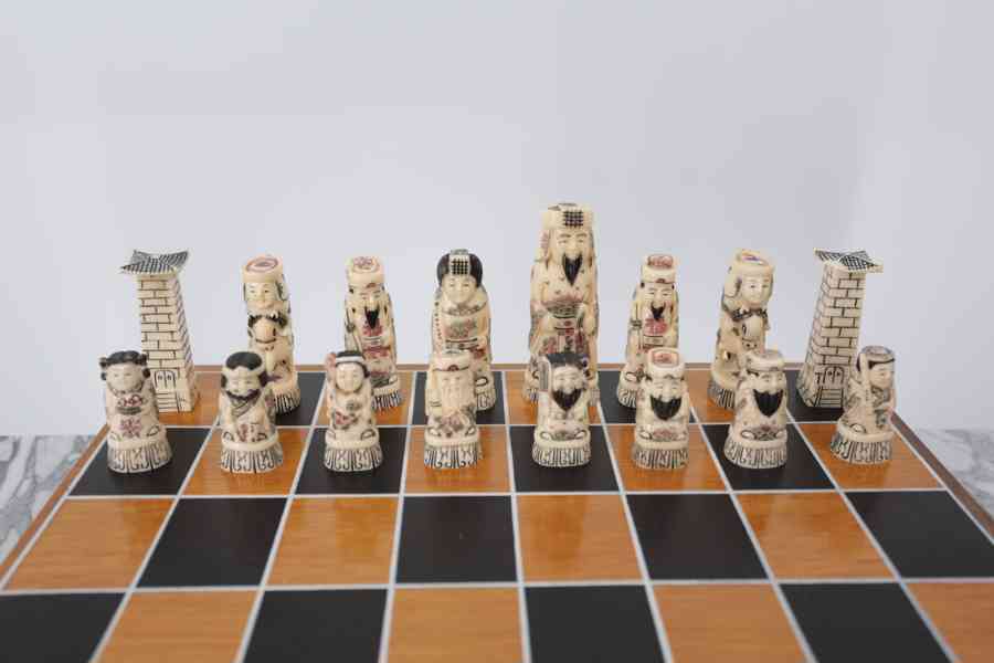 Luxusní šachová souprava z řezané kosti šachy - foto 2