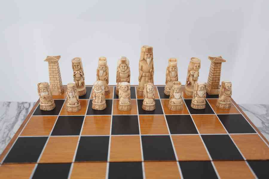 Luxusní šachová souprava z řezané kosti šachy - foto 3
