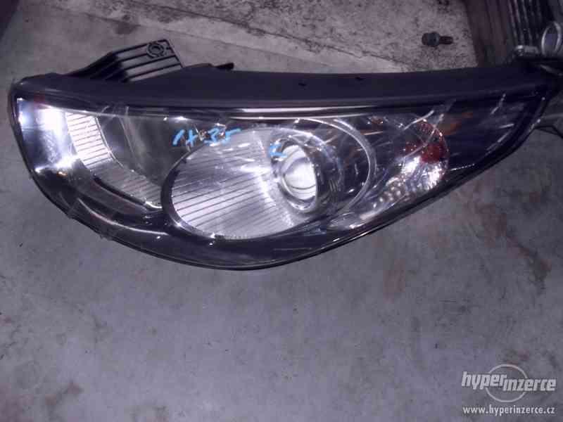 Levé světlo na Hyundai IX35 - foto 1