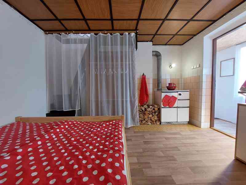 Zděná, podsklepená chata + zahrada Třebíč - foto 13