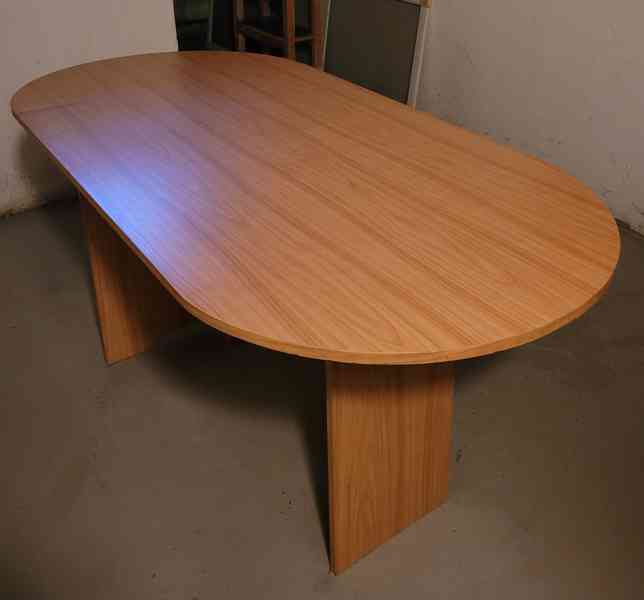 jídelní stůl a 4 židle 