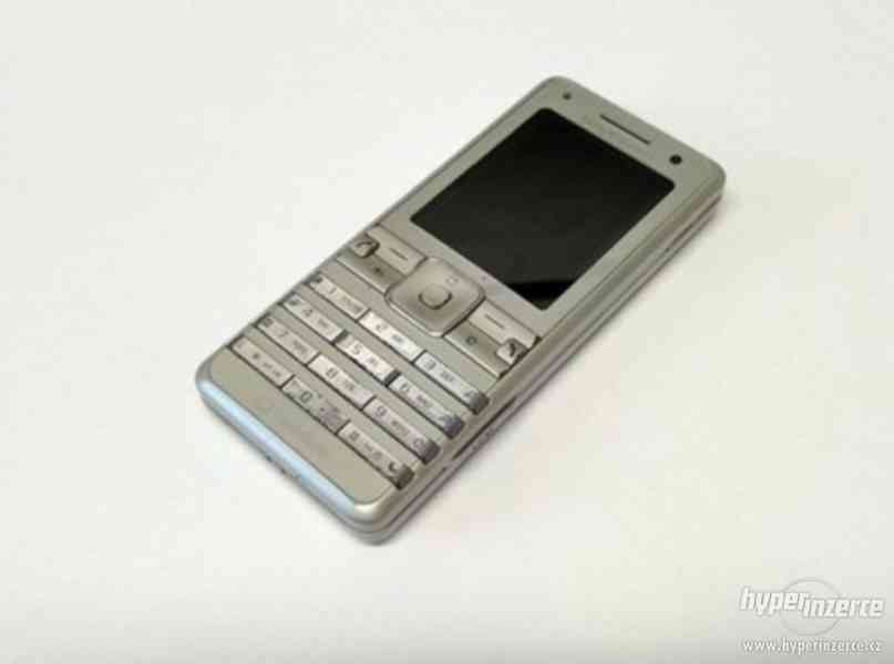 Sony Ericsson K770i stříbrný - foto 1
