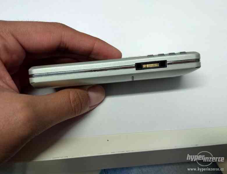Sony Ericsson K770i stříbrný - foto 2
