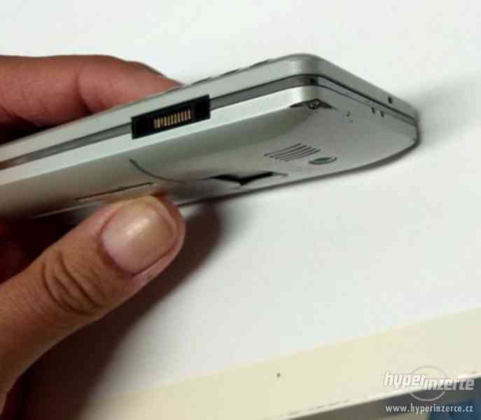 Sony Ericsson K770i stříbrný - foto 3