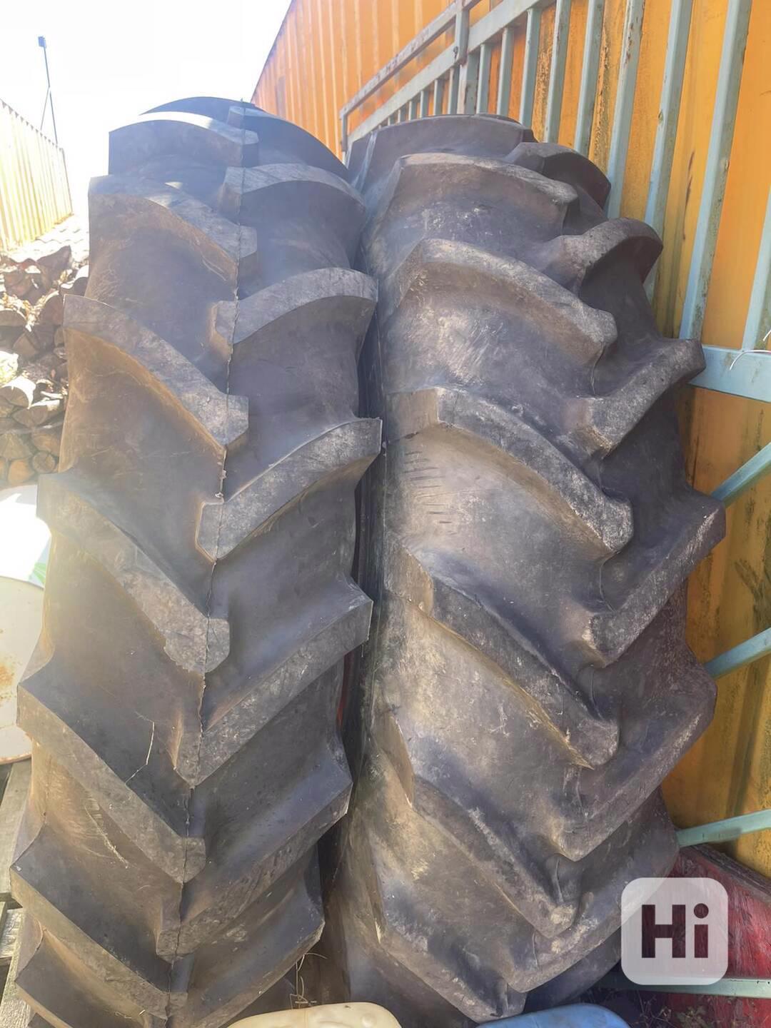 Traktorová záběrová pneumatika na traktorbagr Belarus - foto 1