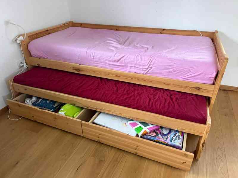 Dvě postele masiv - domeček dětská, druhá junior - foto 5