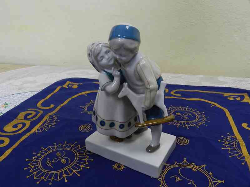 Krásné porcelánové sousoší Děti Koník Goebel Hummel Germany - foto 2