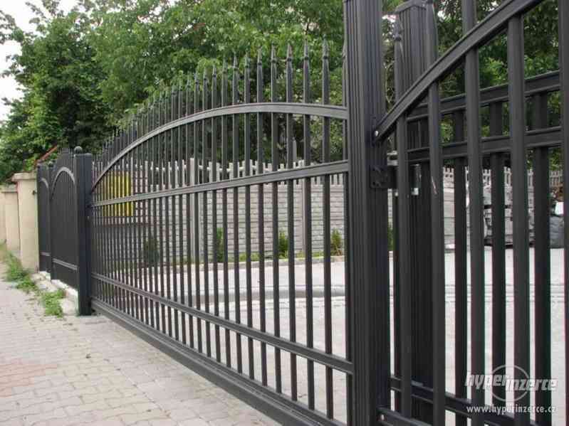 kovové ploty,branky,zábradlí,dvoukřídlé a samonosné brány - foto 13