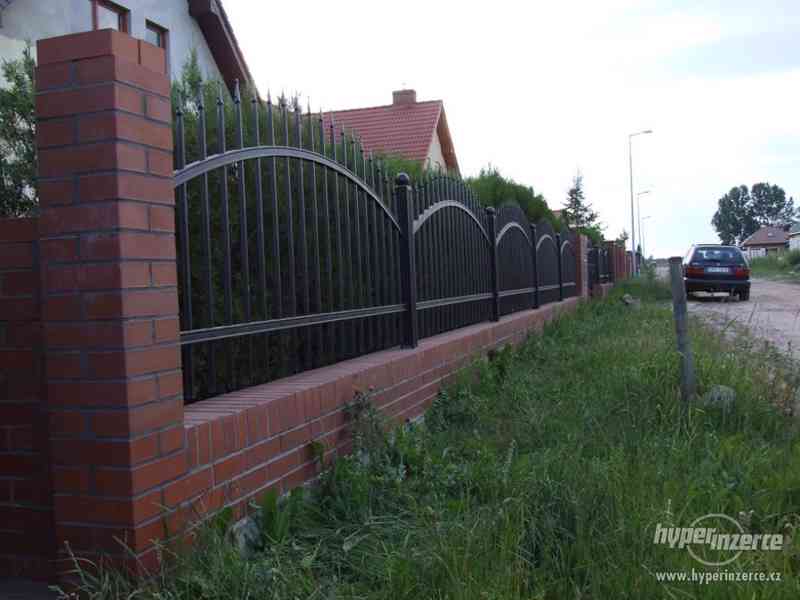 kovové ploty,branky,zábradlí,dvoukřídlé a samonosné brány - foto 20