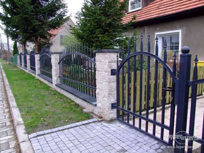 kovové ploty,branky,zábradlí,dvoukřídlé a samonosné brány - foto 21