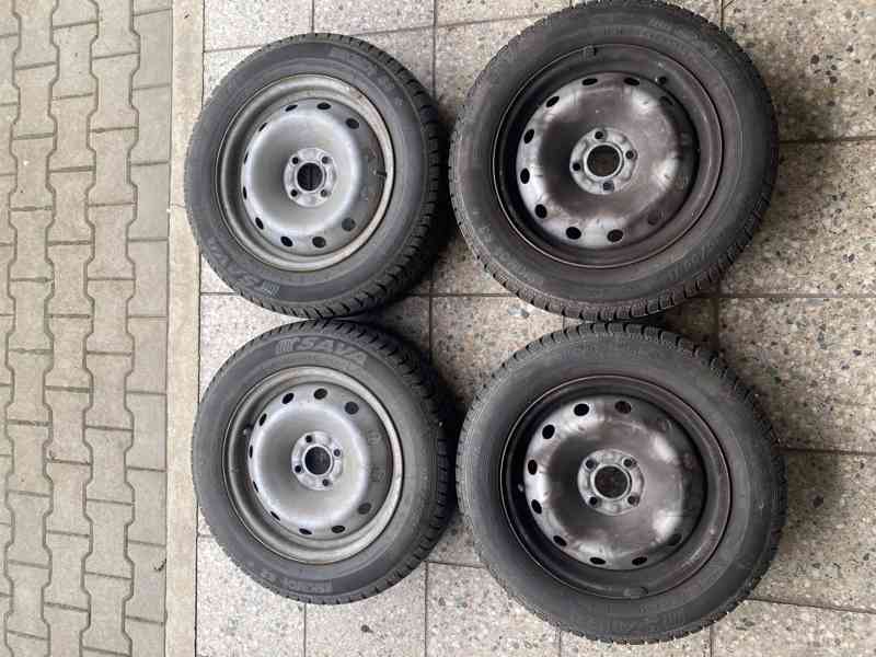 Kola R15 ( pneu na plechových discích ) 