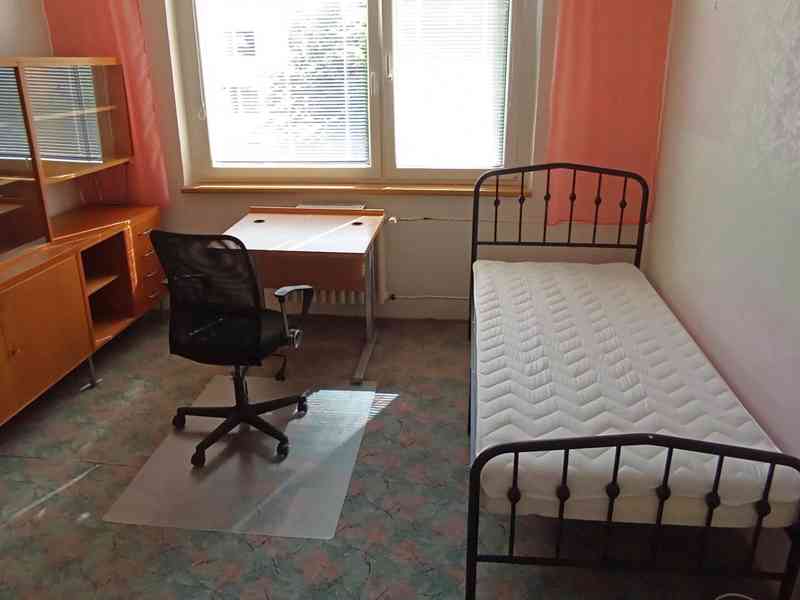 1.lůž. pokoj v 3+1 pro 3 ml. muže, i stud., pračka - foto 2