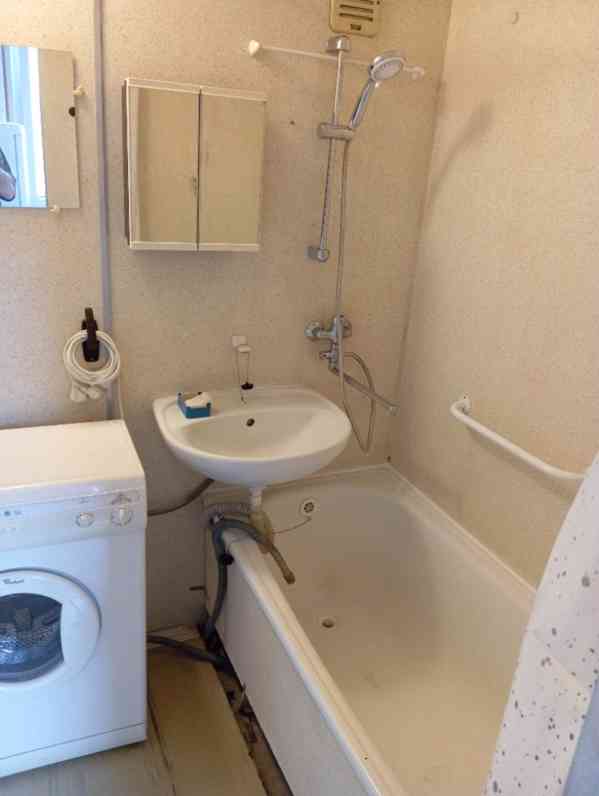 1.lůž. pokoj v 3+1 pro 3 ml. muže, i stud., pračka - foto 5