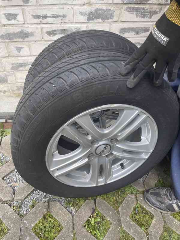 Prodám litá kola s pneumatikami 5x Hyundai Accent - foto 6
