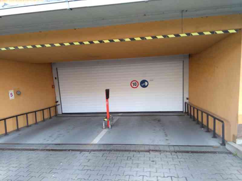 Pronájem garážové stání Praha 3
