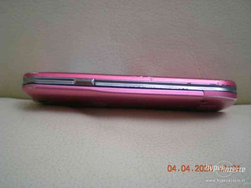 Motorola L6 - plně funkční telefon s kovovými kryty - foto 5