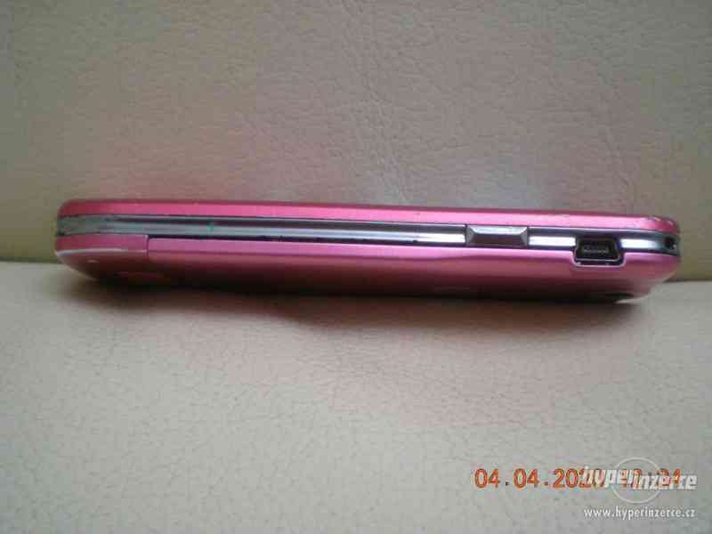 Motorola L6 - plně funkční telefon s kovovými kryty - foto 6