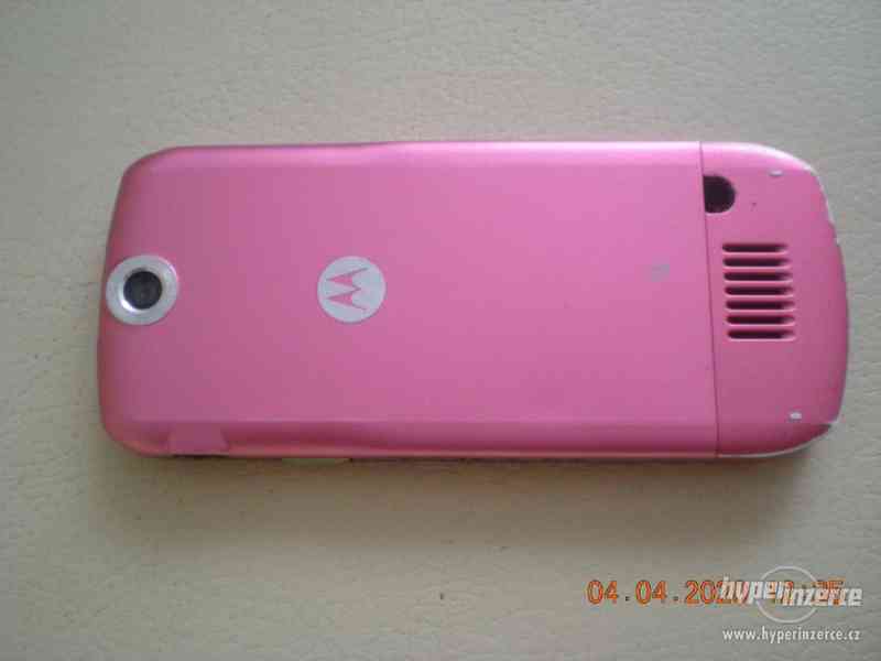 Motorola L6 - plně funkční telefon s kovovými kryty - foto 9