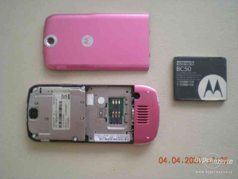 Motorola L6 - plně funkční telefon s kovovými kryty - foto 10