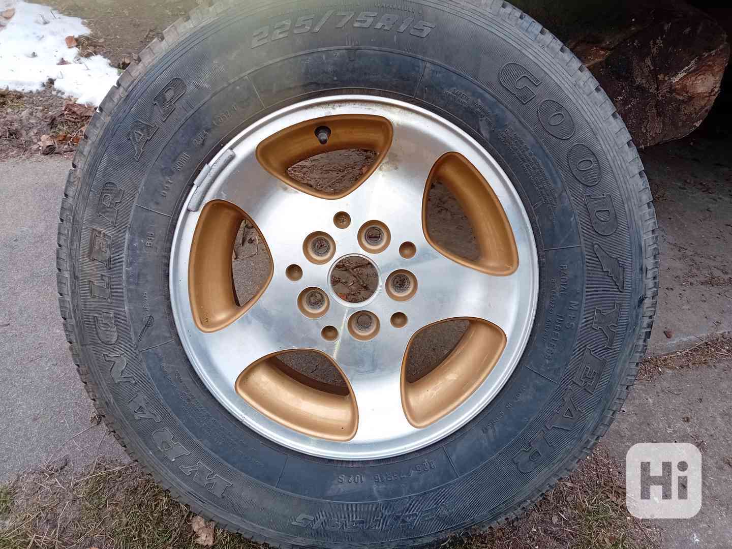 Prodám kolo - disk s celoročním zánovním pláštěm - foto 1