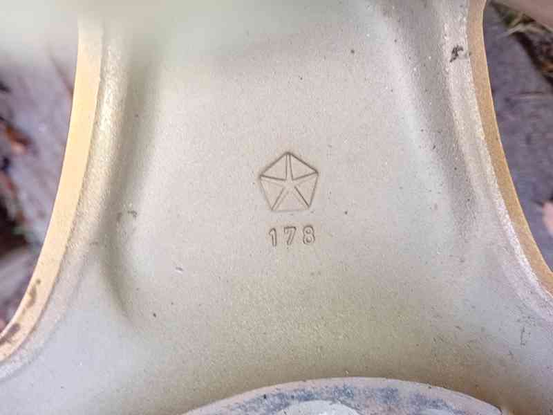 Prodám kolo - disk s celoročním zánovním pláštěm - foto 13