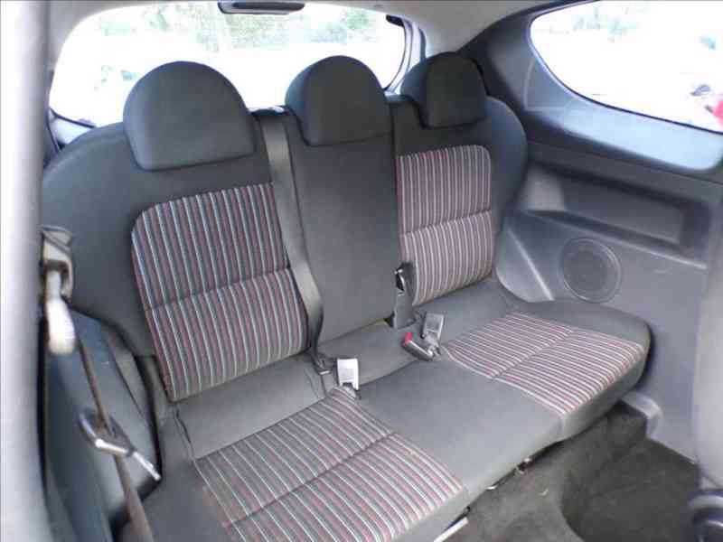 Mitsubishi Colt 1,3 i - foto 9