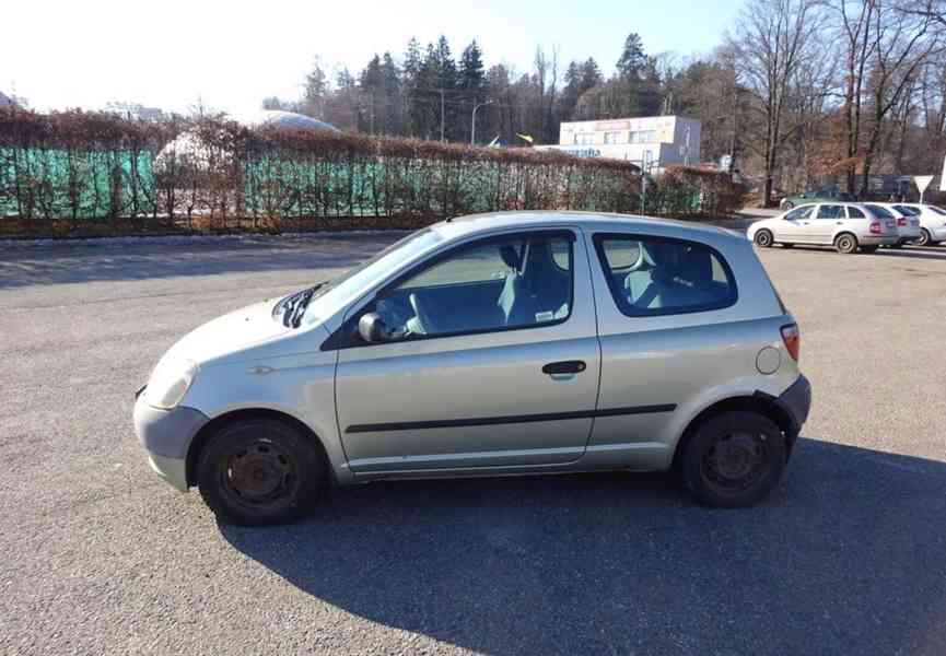 Toyota Yaris 1.0i r.v.2002 (48 kw) Koupeno v ČR - foto 2